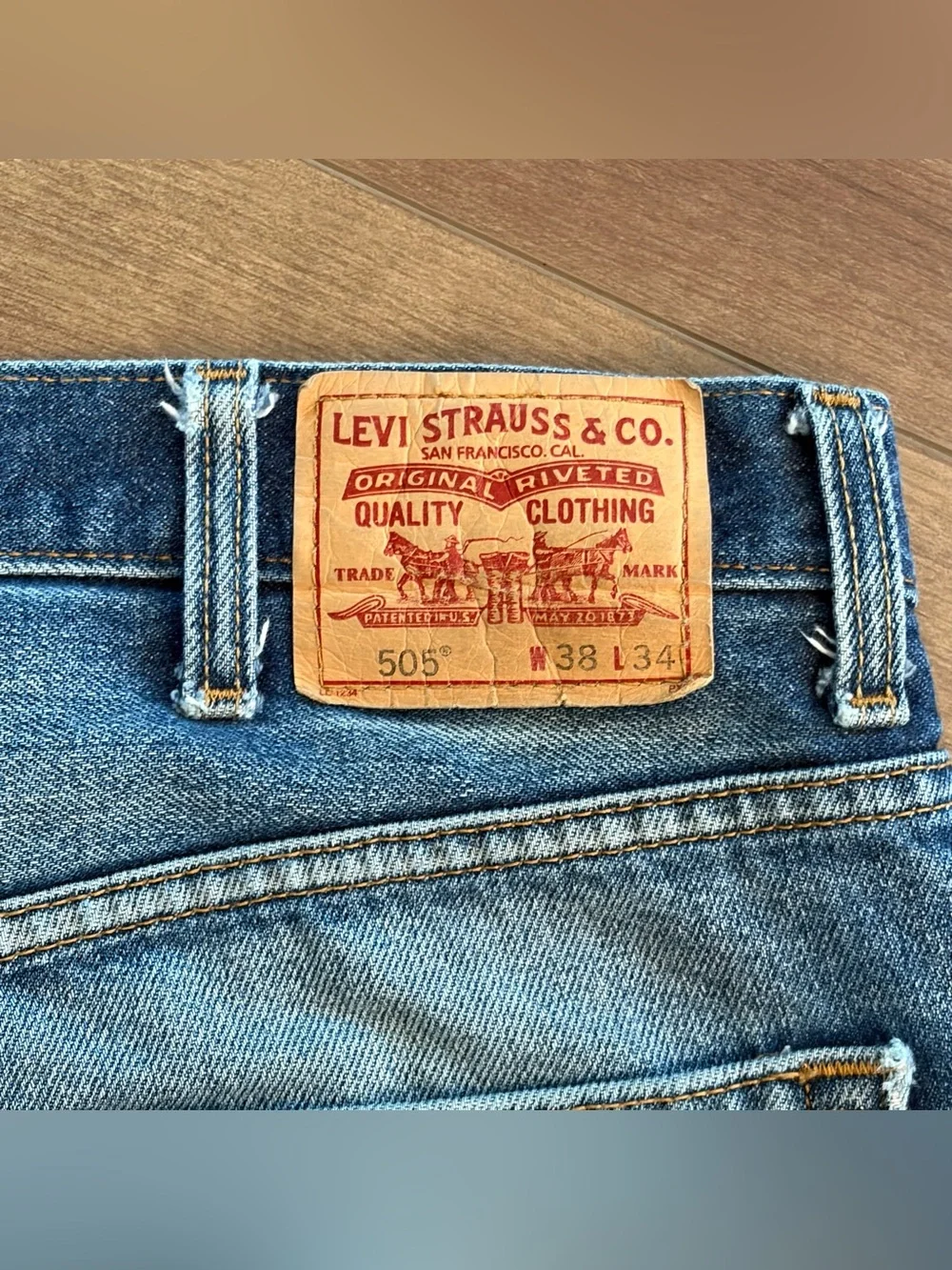 Vintage Y2K Levi’s 505 Regular Fit Faded Distressed Denim Blue Jeans Mens 38x34